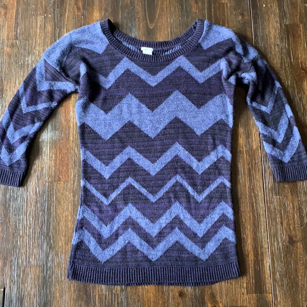 Blue chevron knit sweater. Medium.